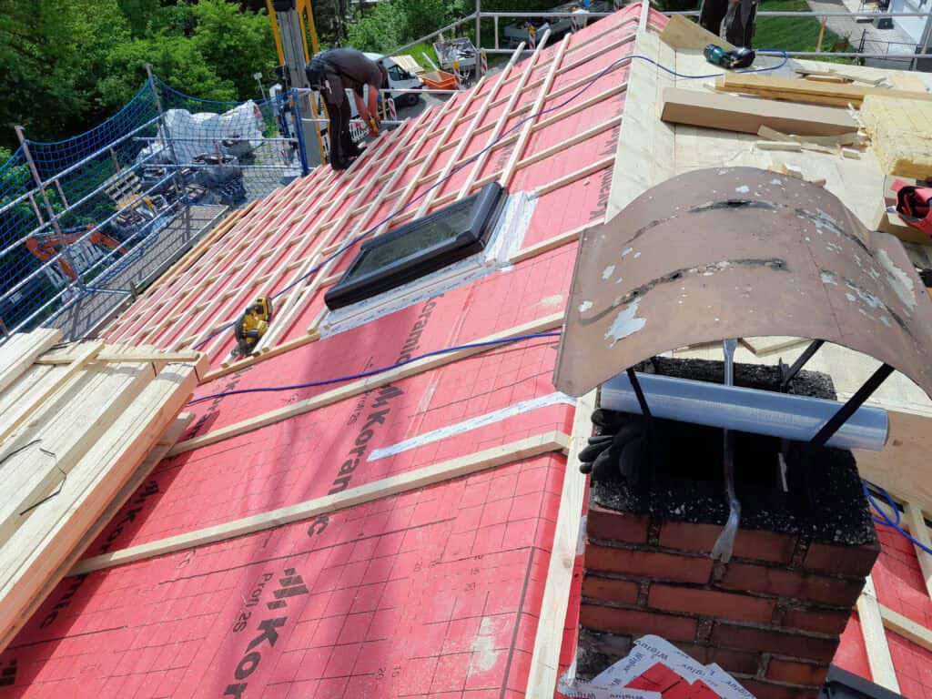 Ein Dach wird neu gedämmt
